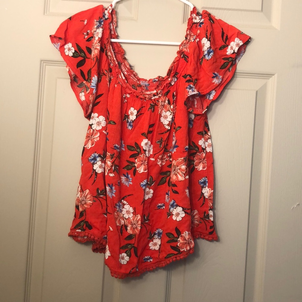 Red floral of the shoulder top